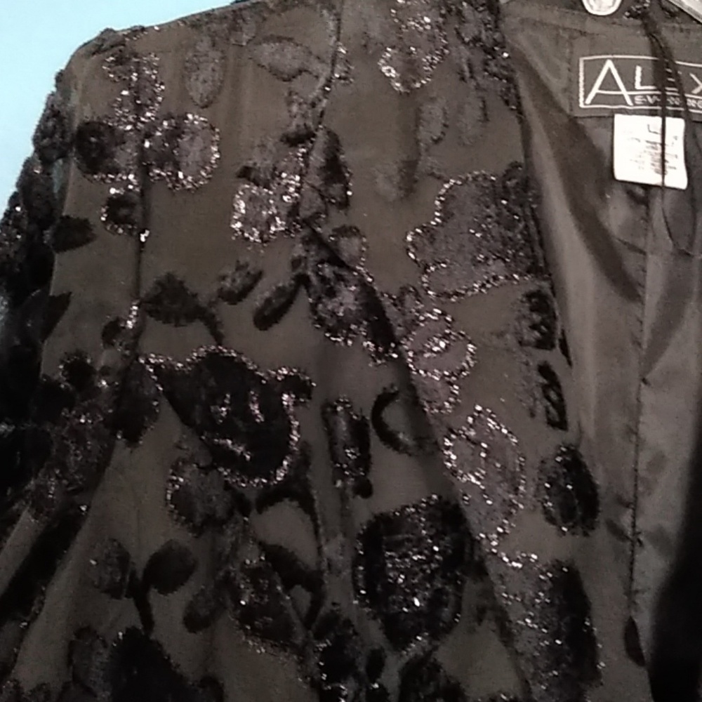 Blazer - Picture 3 of 5